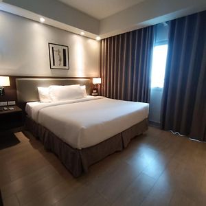 Luxe Suite Stays At Bonifacio Civic Center Tower